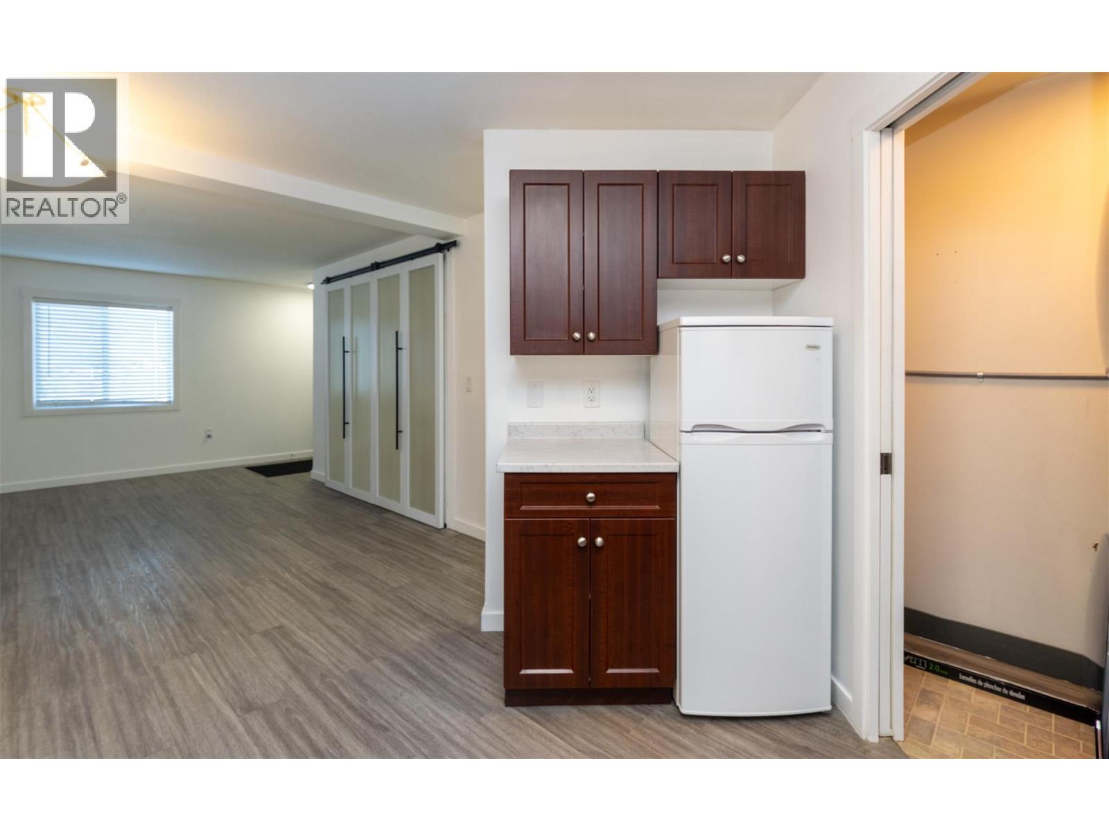 #6 1070 1 Street SE - 4