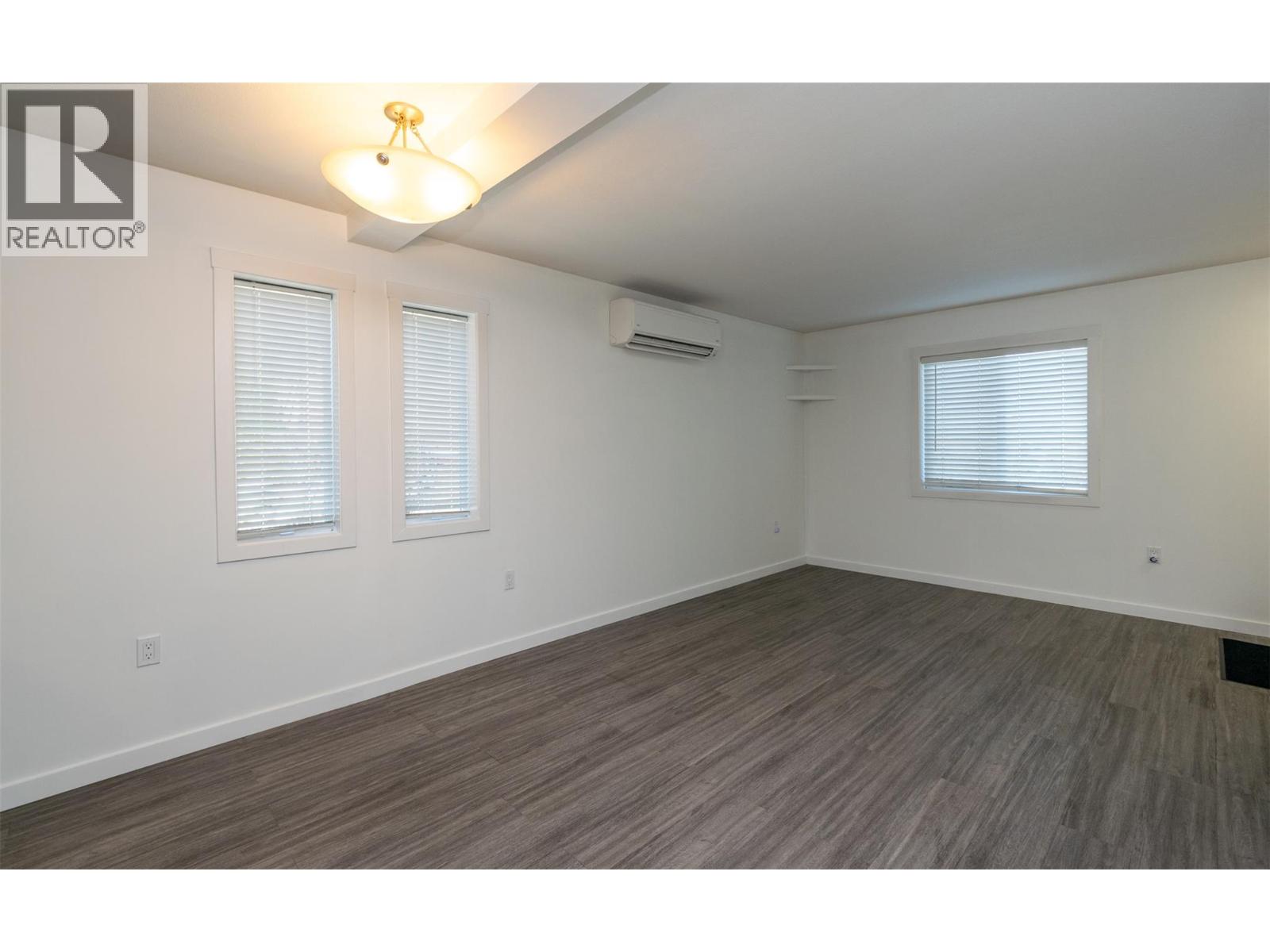 #6 1070 1 Street SE - 9
