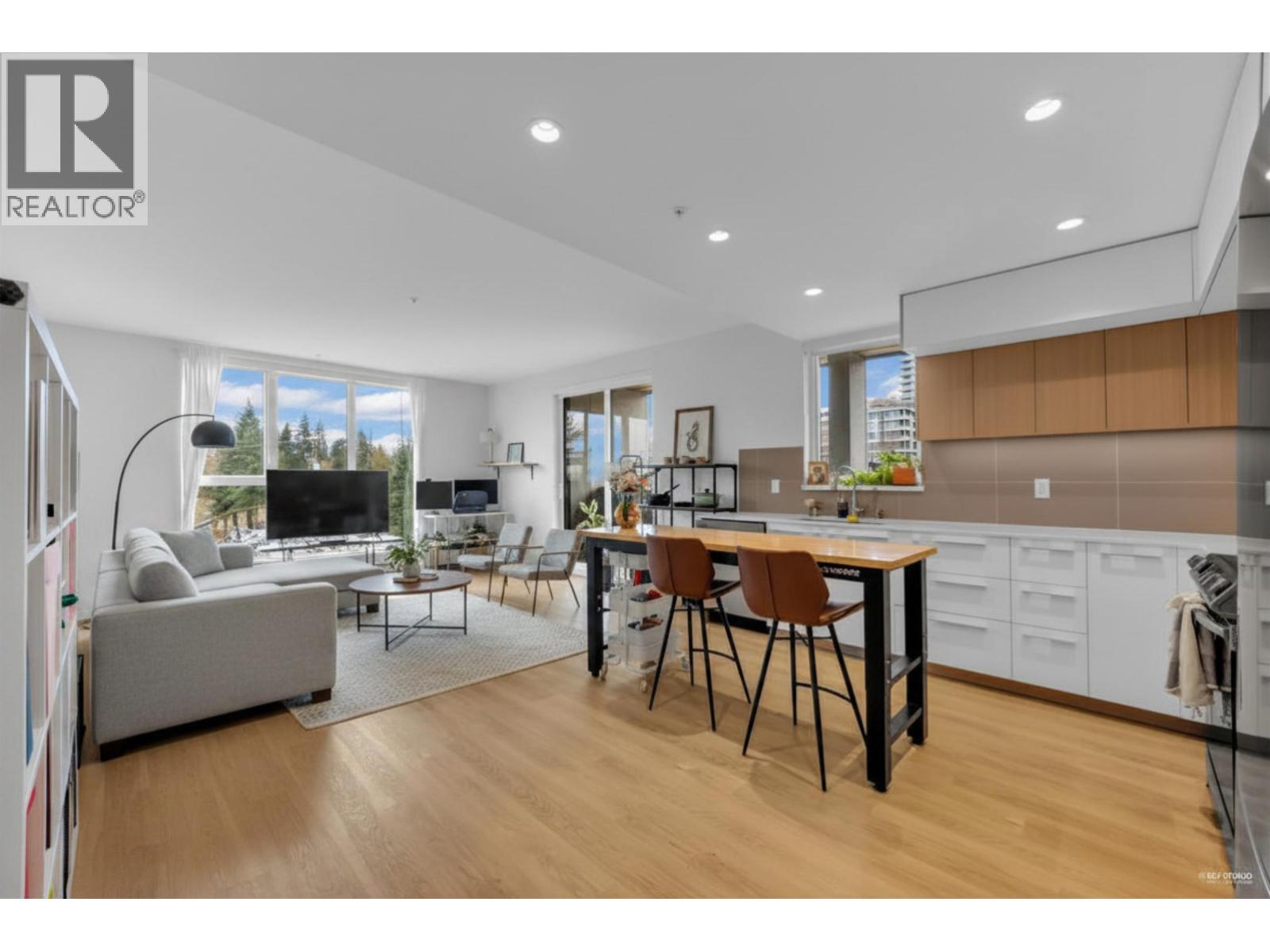 510 9888 UNIVERSITY CRESCENT