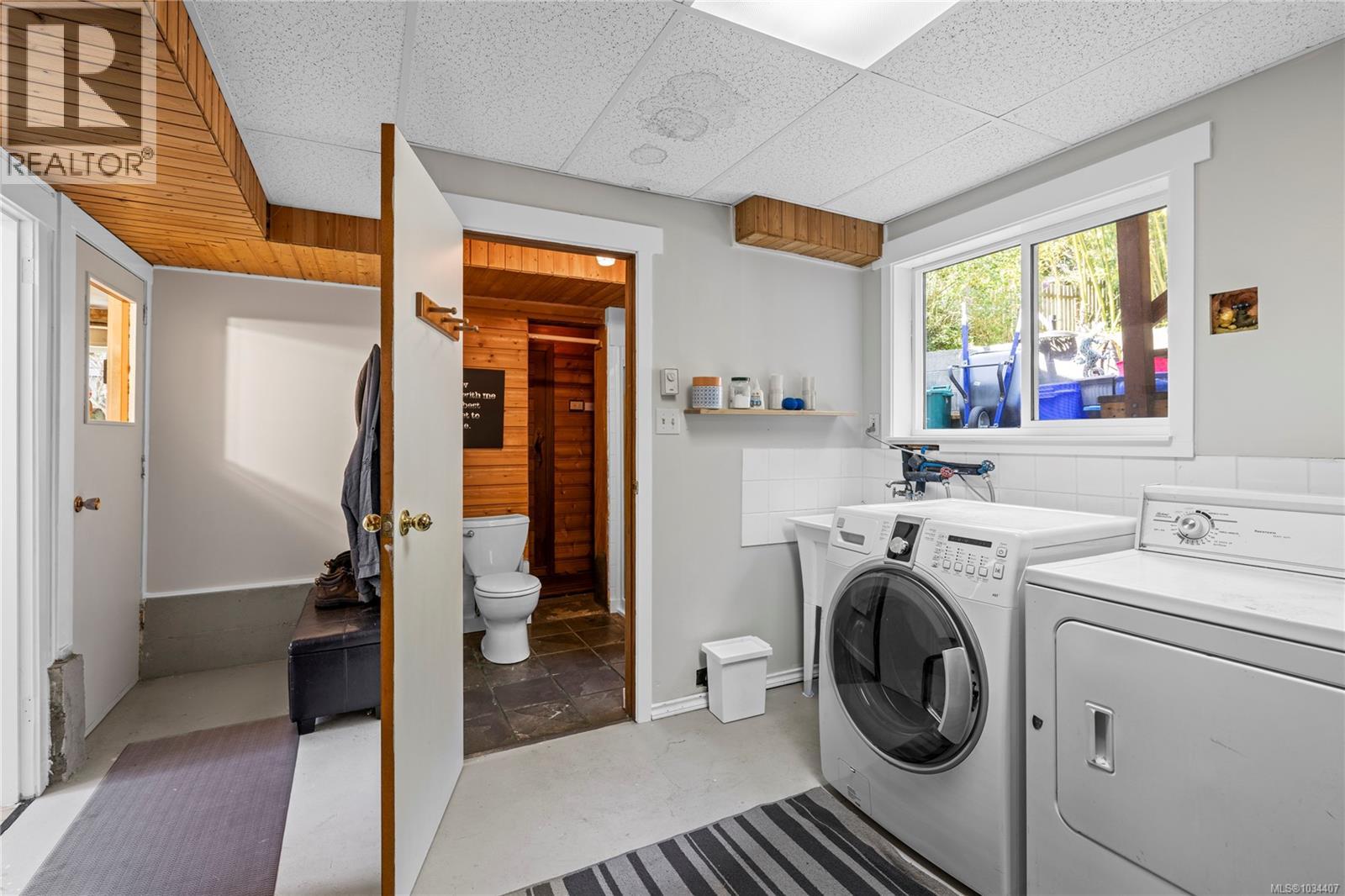 1402 White St - 28