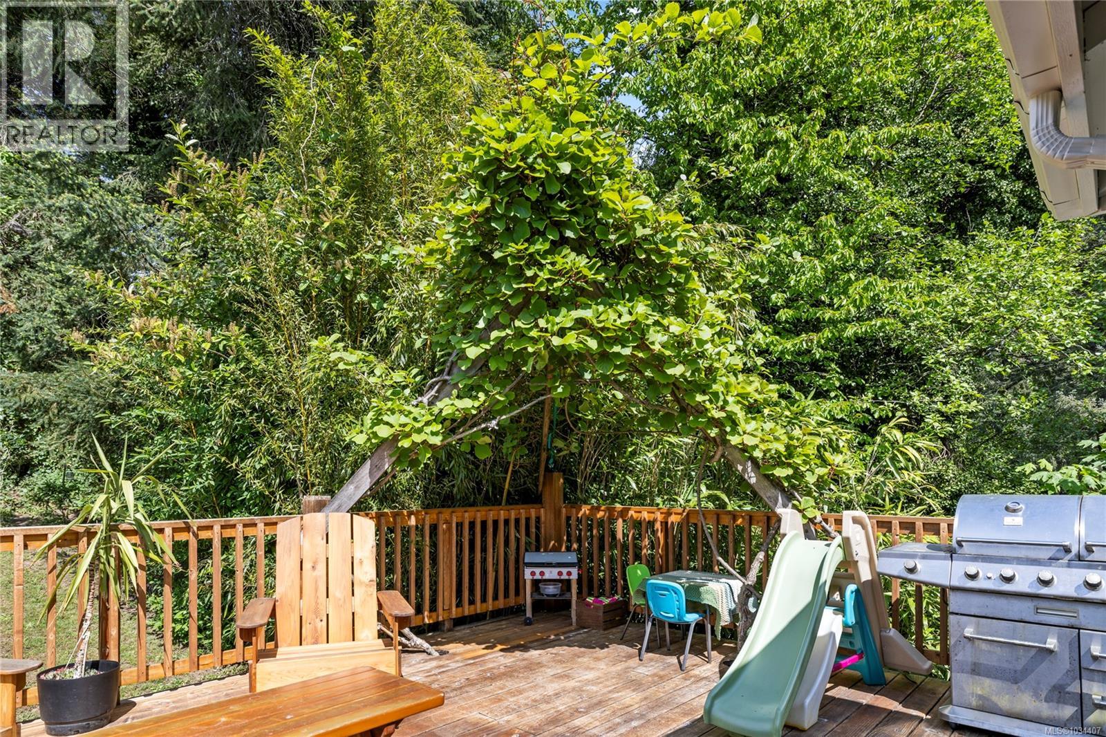 1402 White St - 35