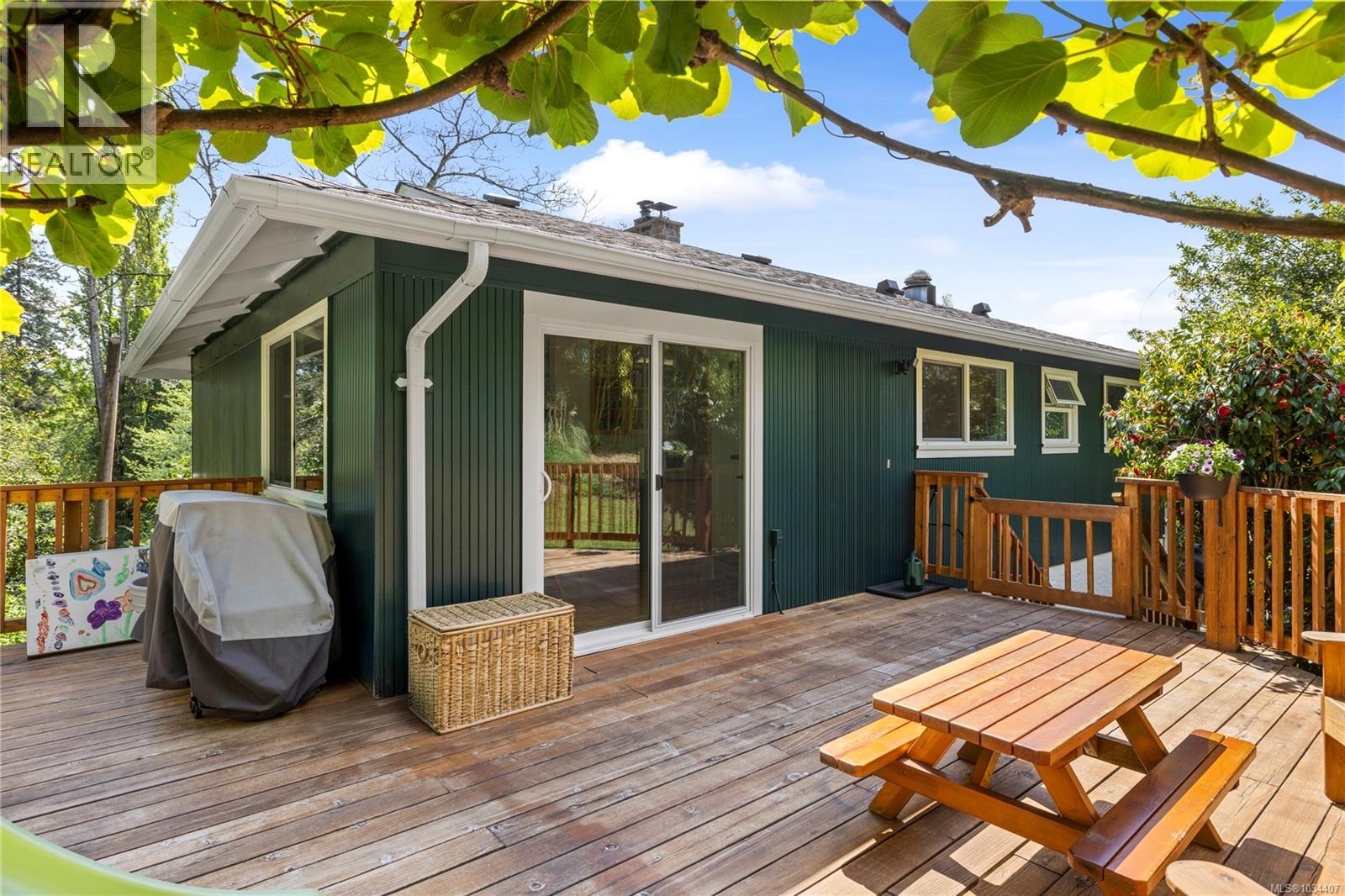 1402 White St - 38