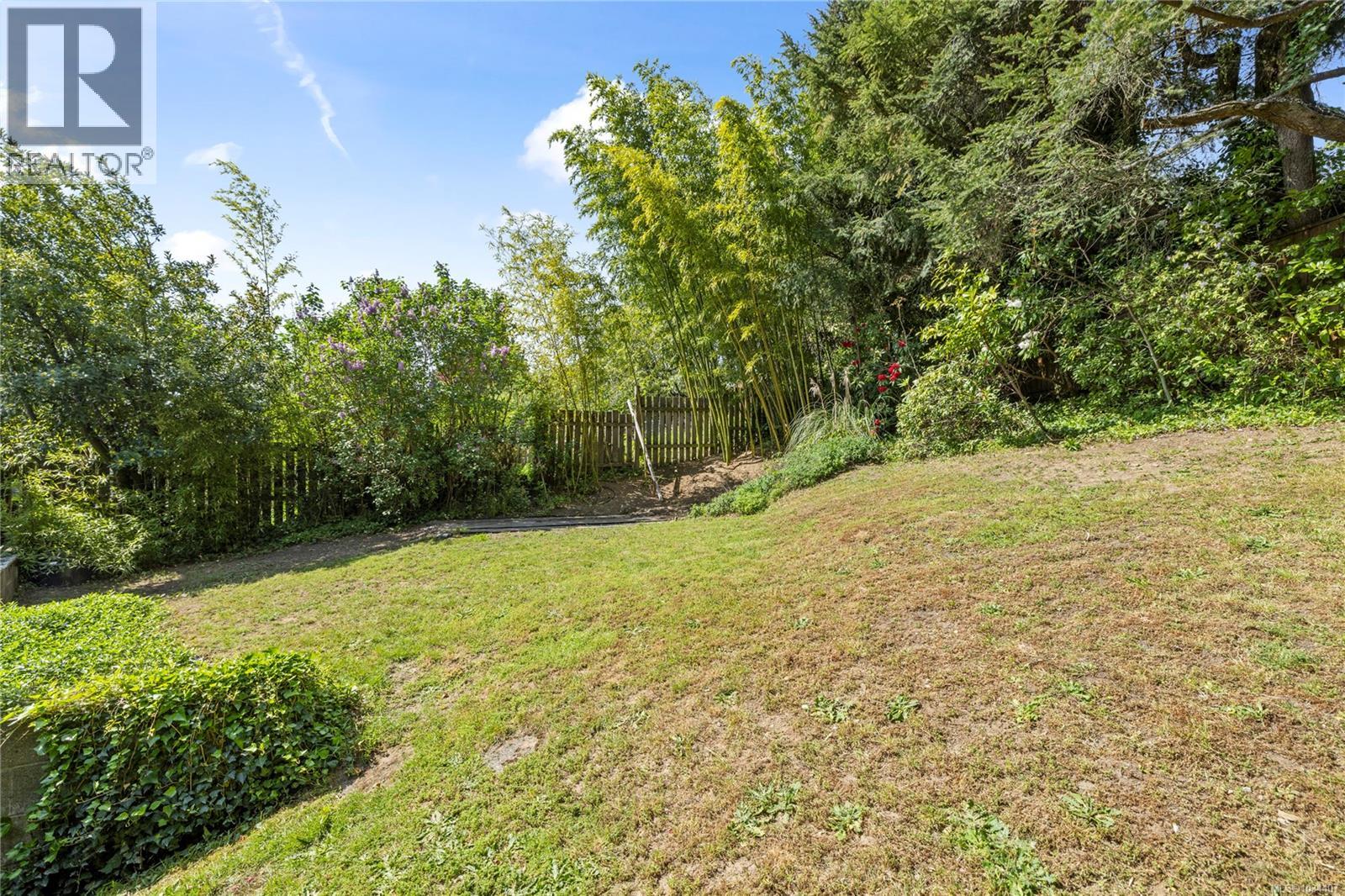1402 White St - 43