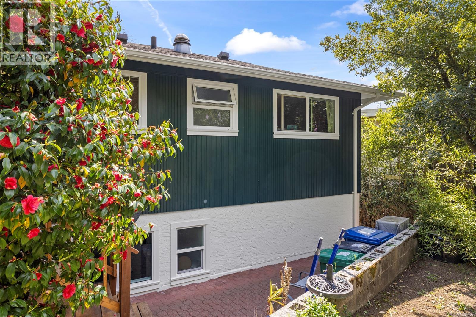 1402 White St - 45