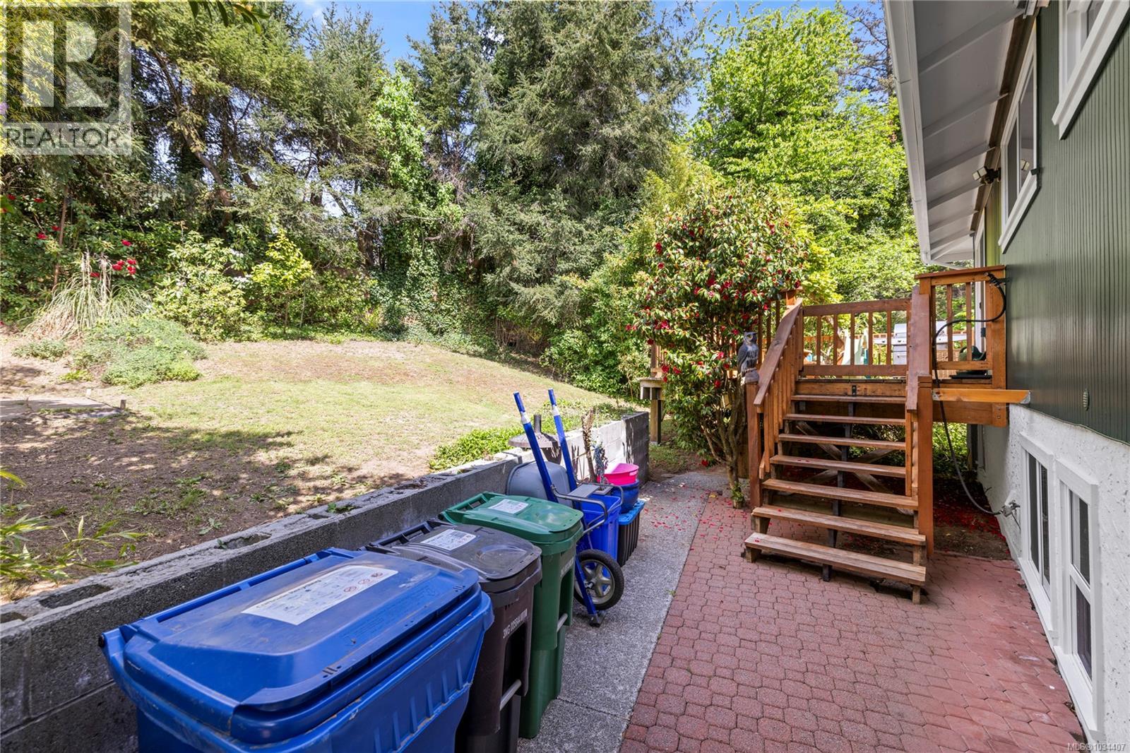 1402 White St - 46
