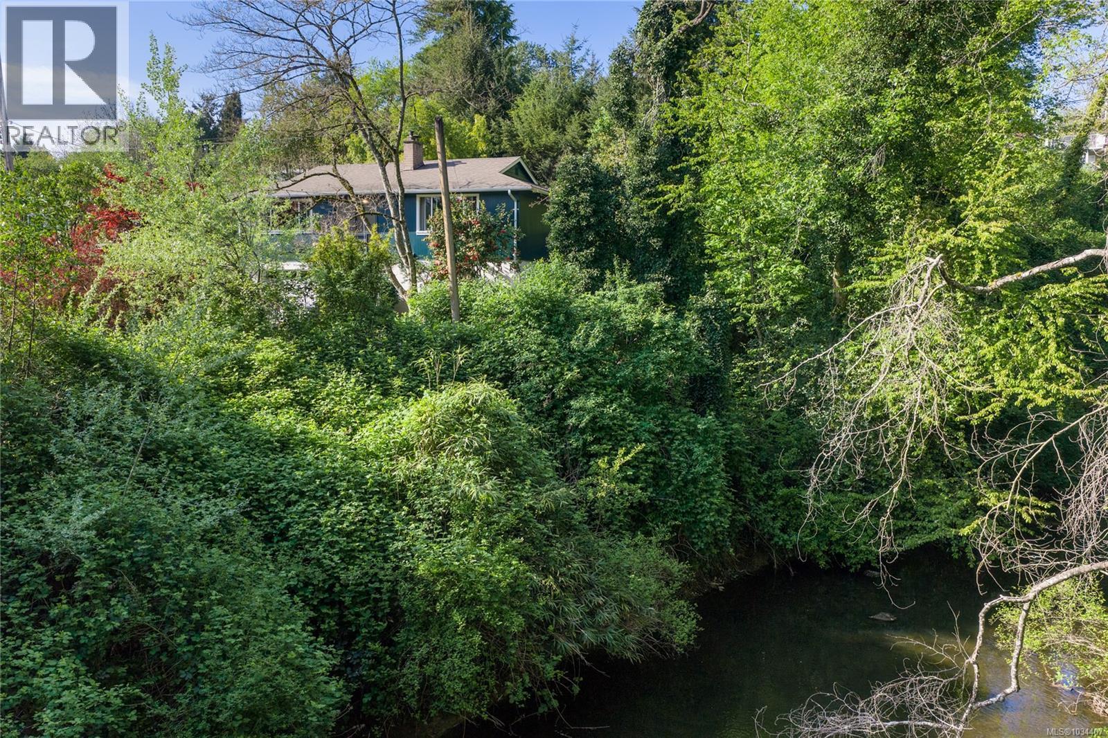 1402 White St - 50