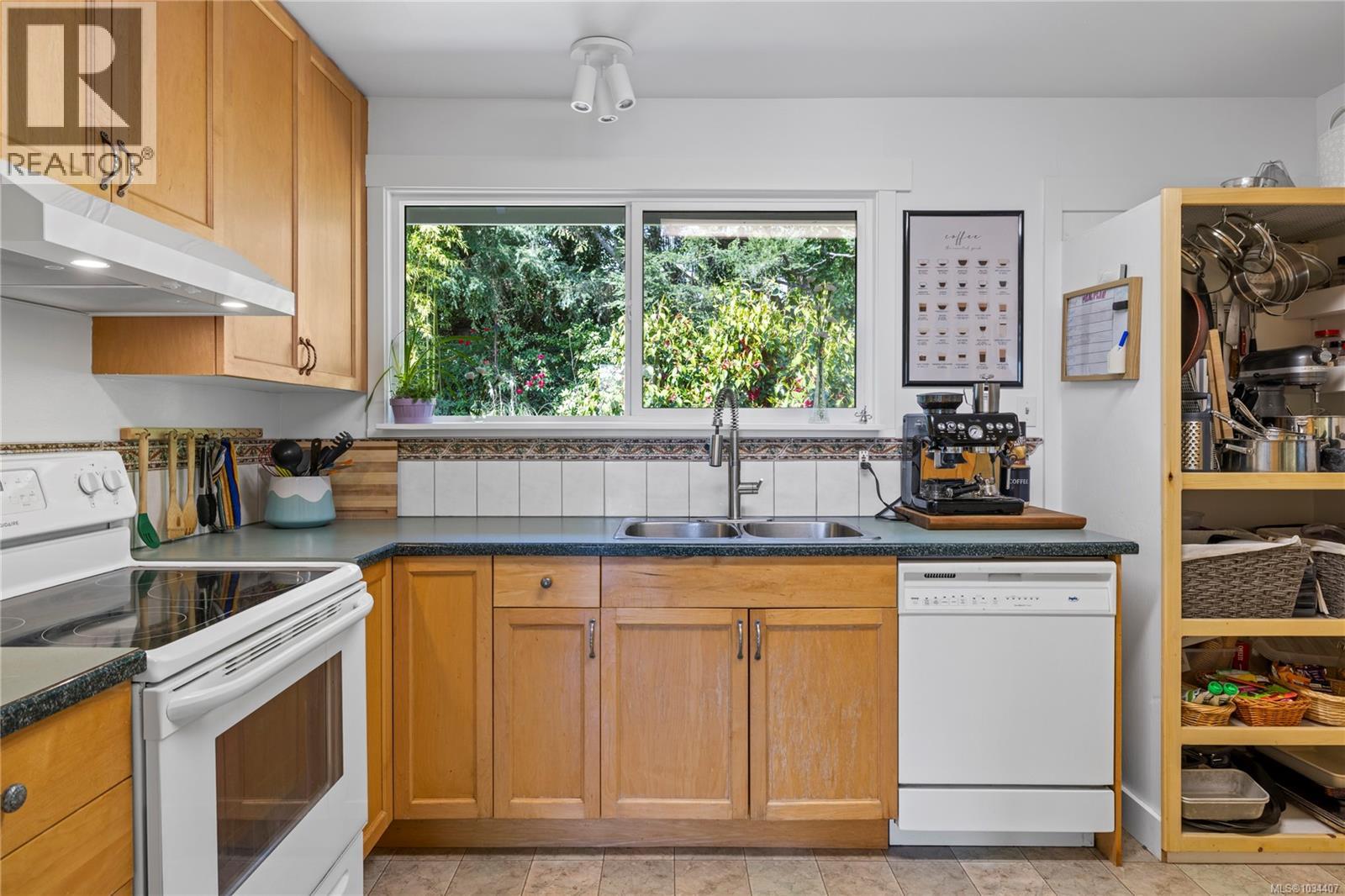1402 White St - 8