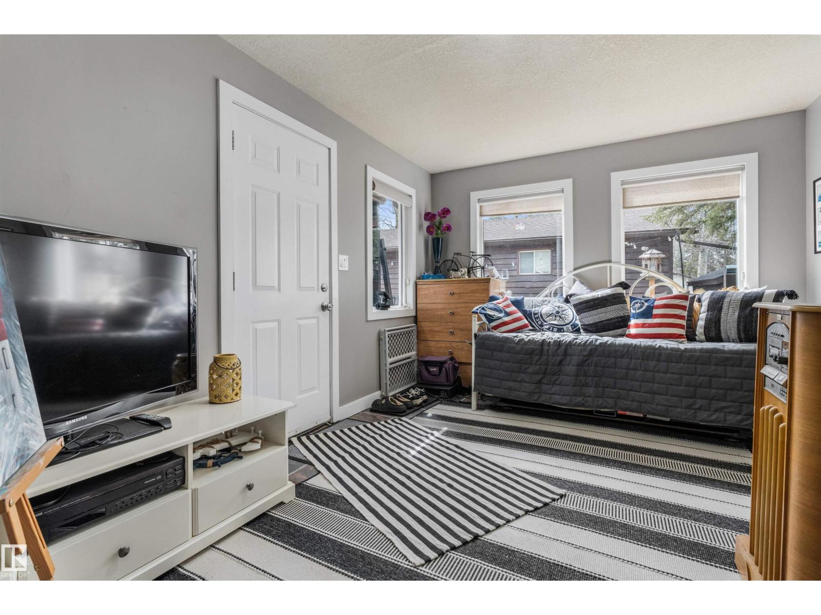 6317 49 ST - 11