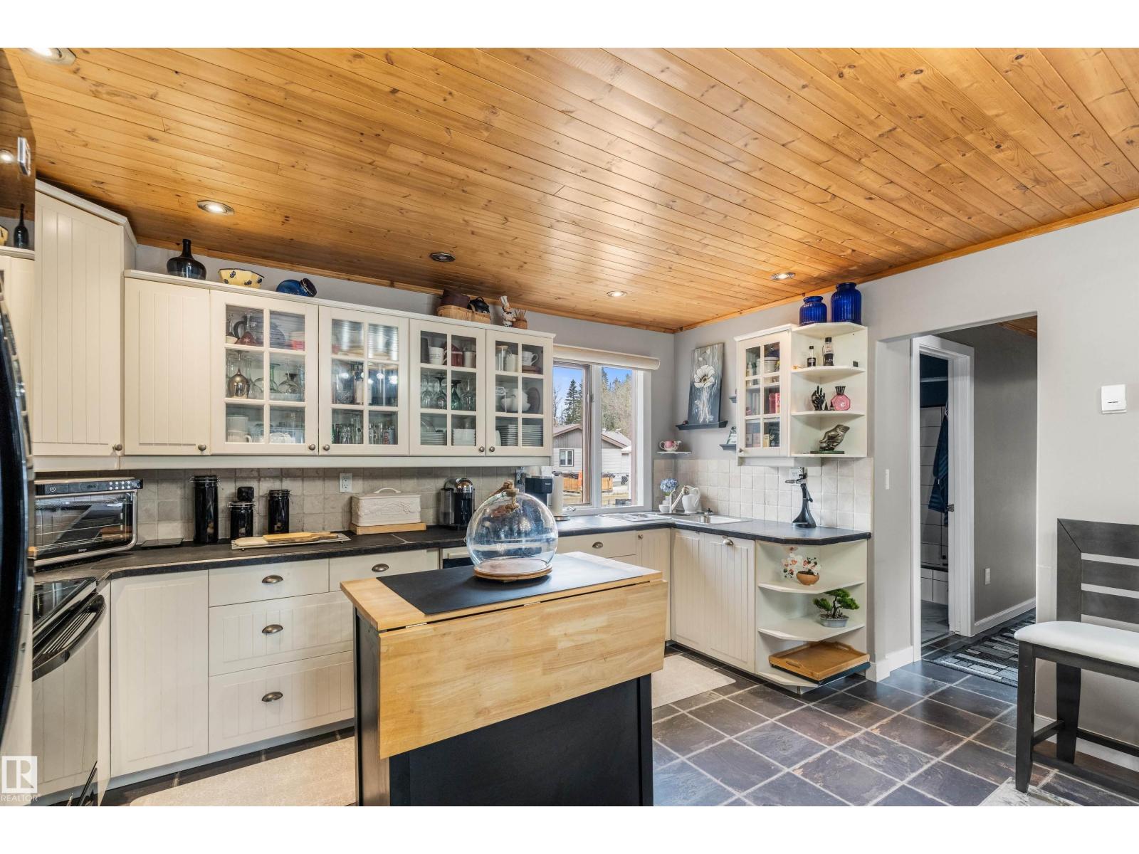 6317 49 ST - 16