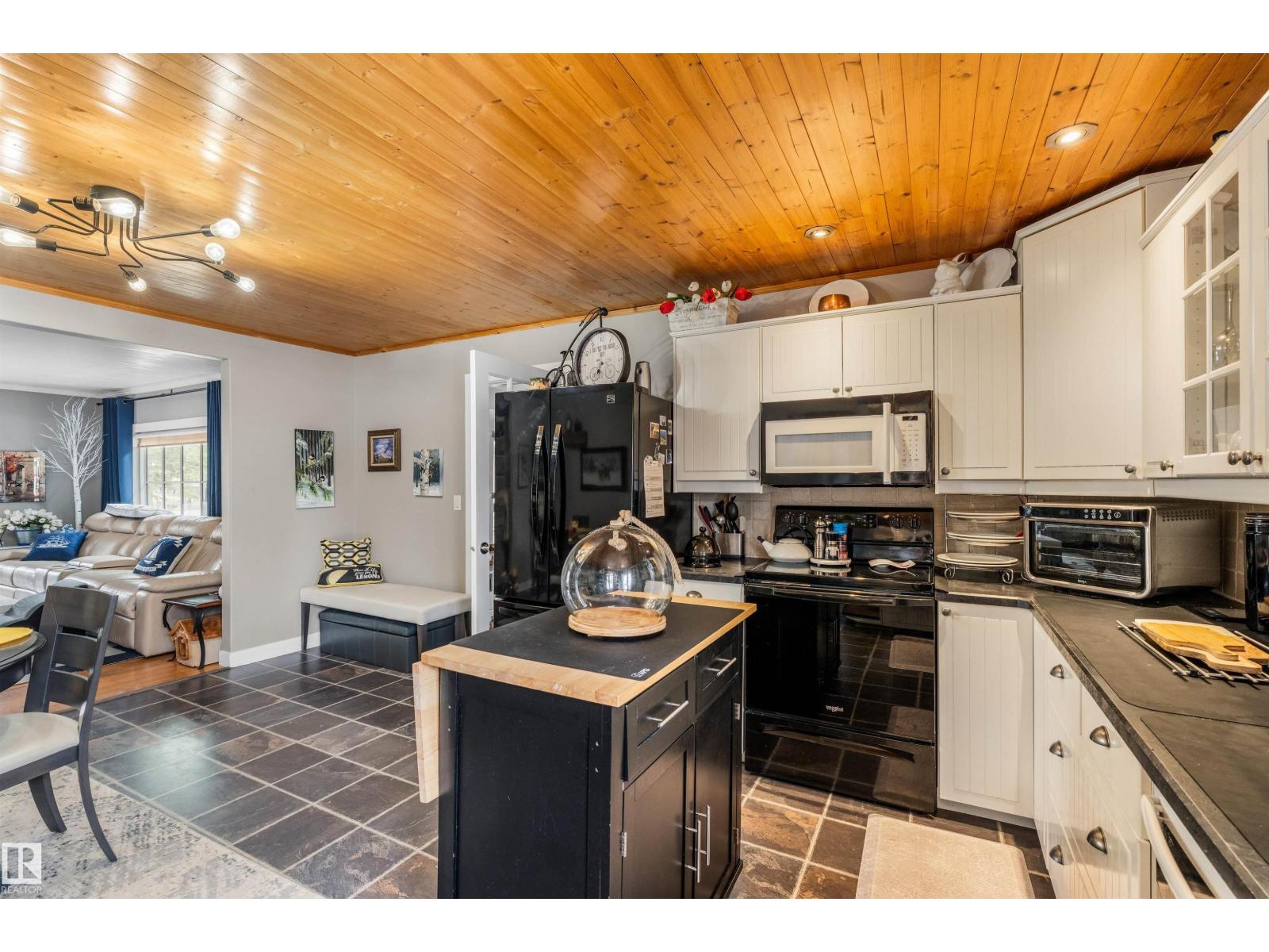 6317 49 ST - 18
