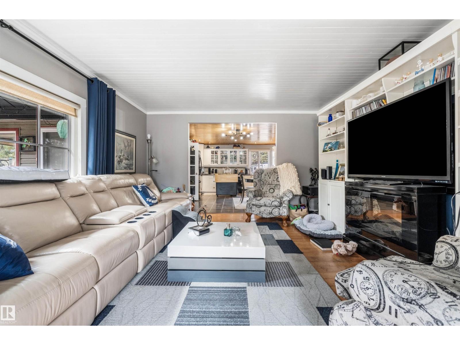 6317 49 ST - 23