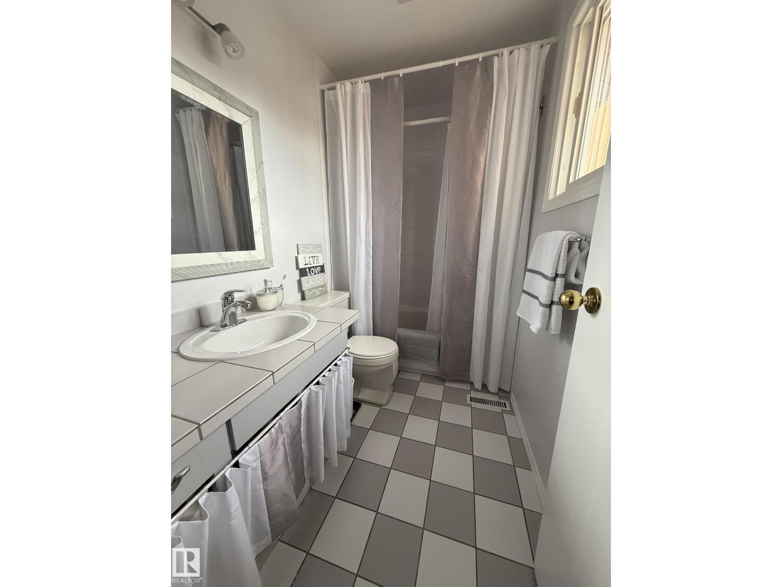 18525 66 AV NW, Edmonton