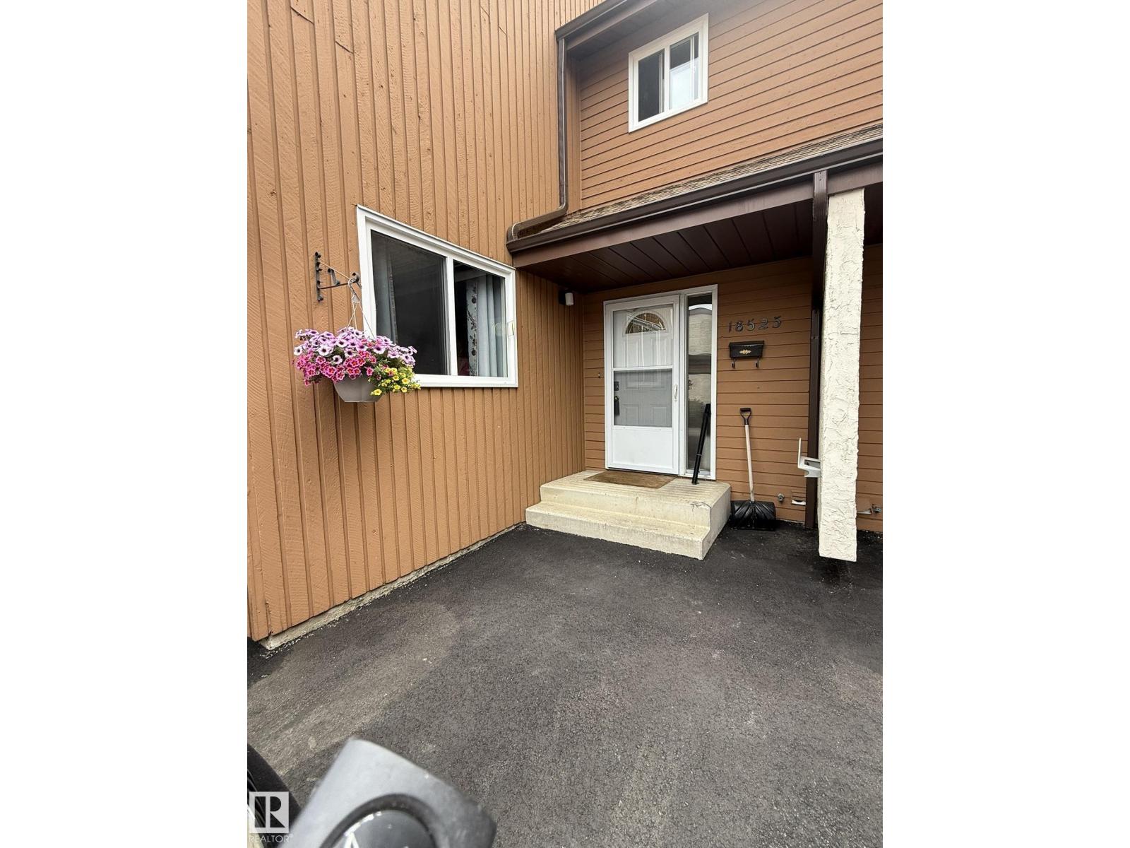 18525 66 AV NW, Edmonton