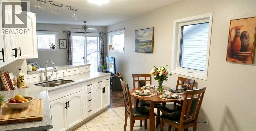 L-Shaped Kitchen Aisle
