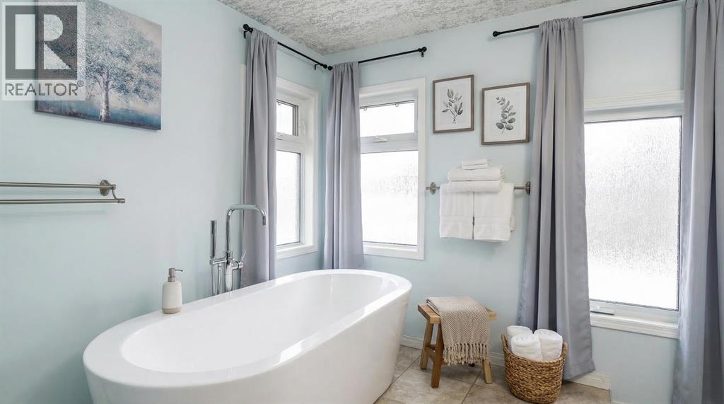 Master Bedroom Soaker Tub