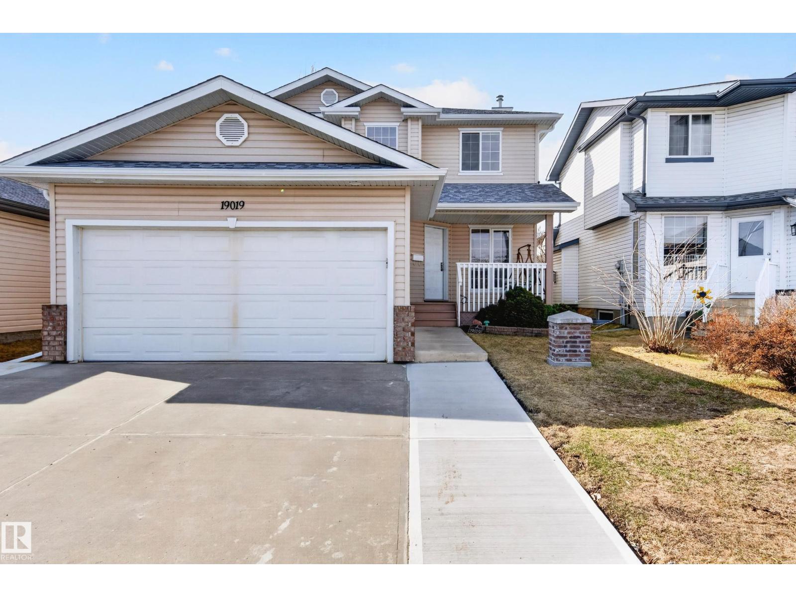 19019 49 AV NW - 1