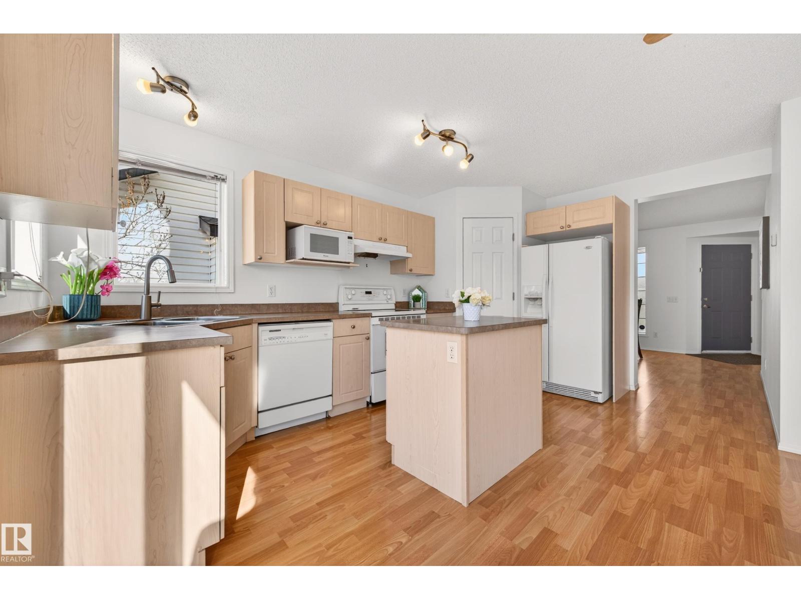 19019 49 AV NW, Edmonton