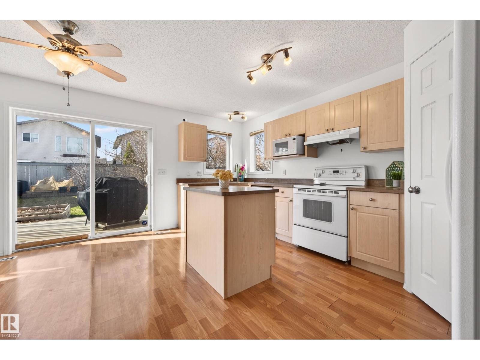 19019 49 AV NW, Edmonton