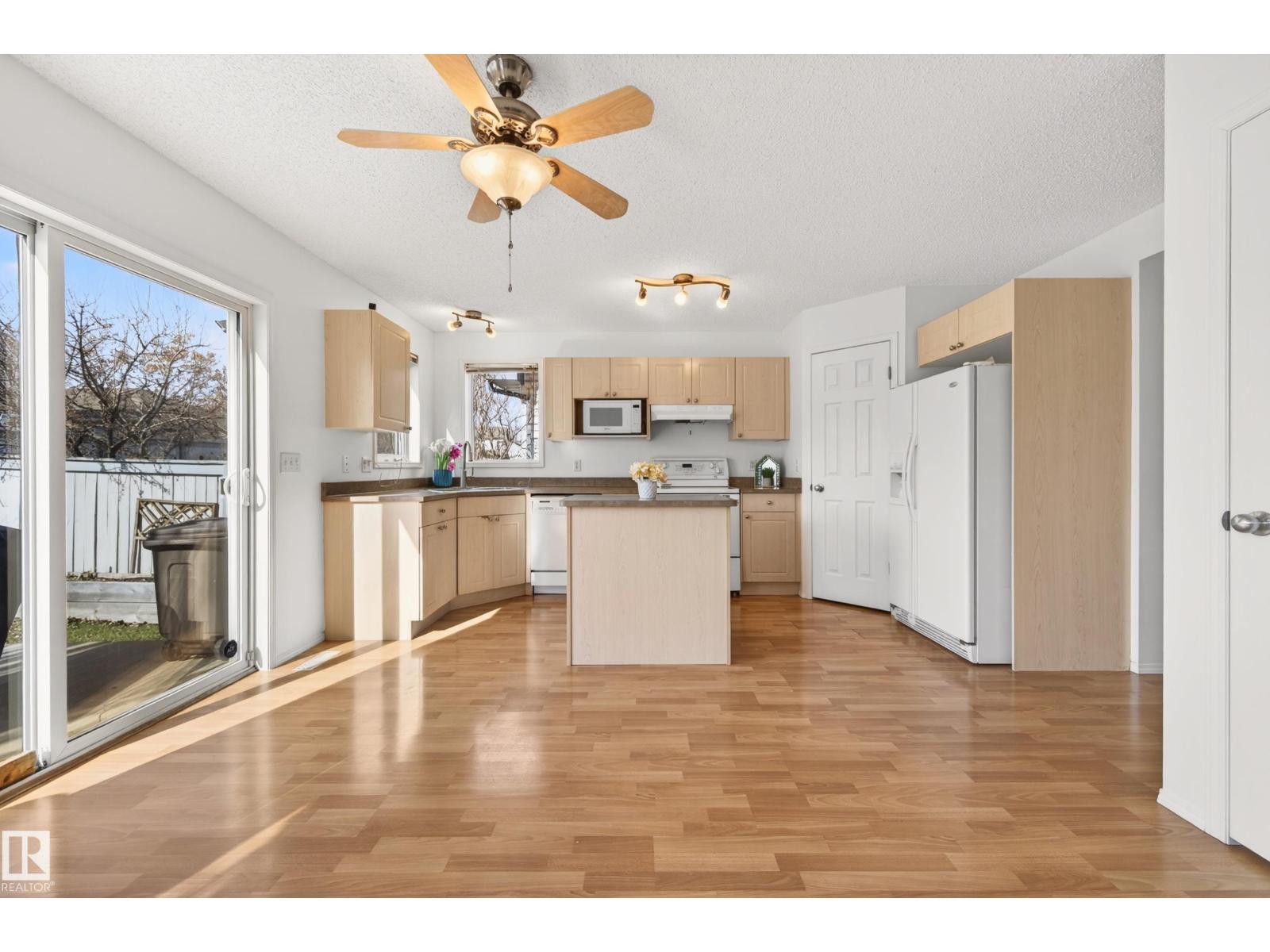 19019 49 AV NW, Edmonton