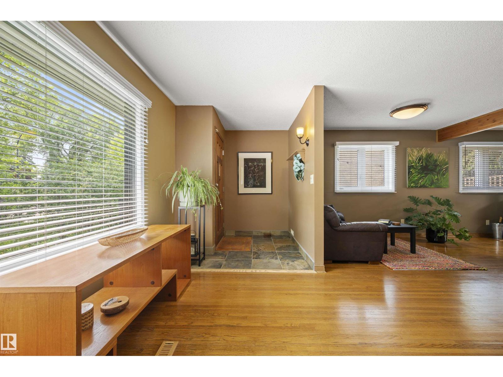 11622 76 AV NW, Edmonton