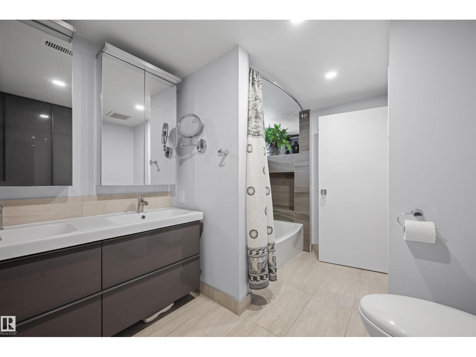 11622 76 AV NW, Edmonton