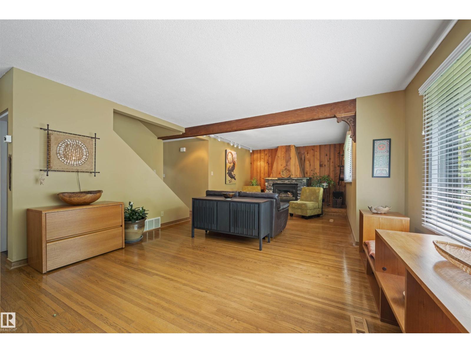 11622 76 AV NW, Edmonton