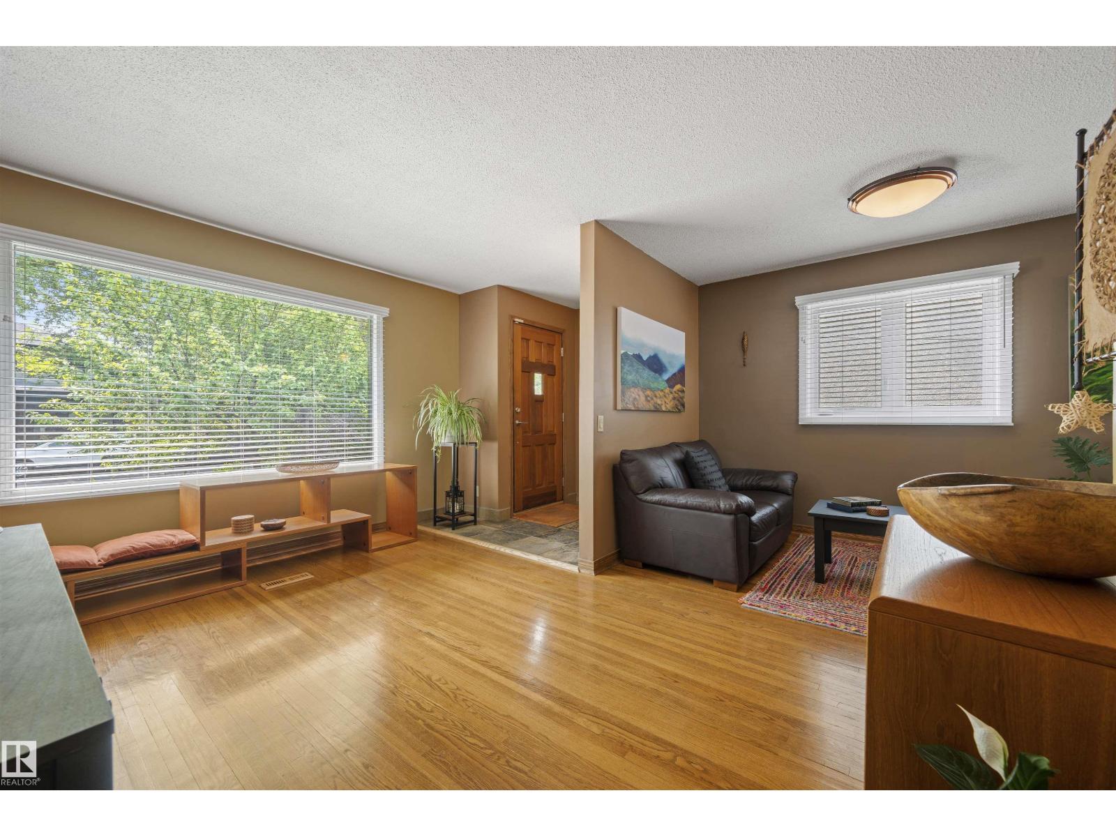 11622 76 AV NW, Edmonton