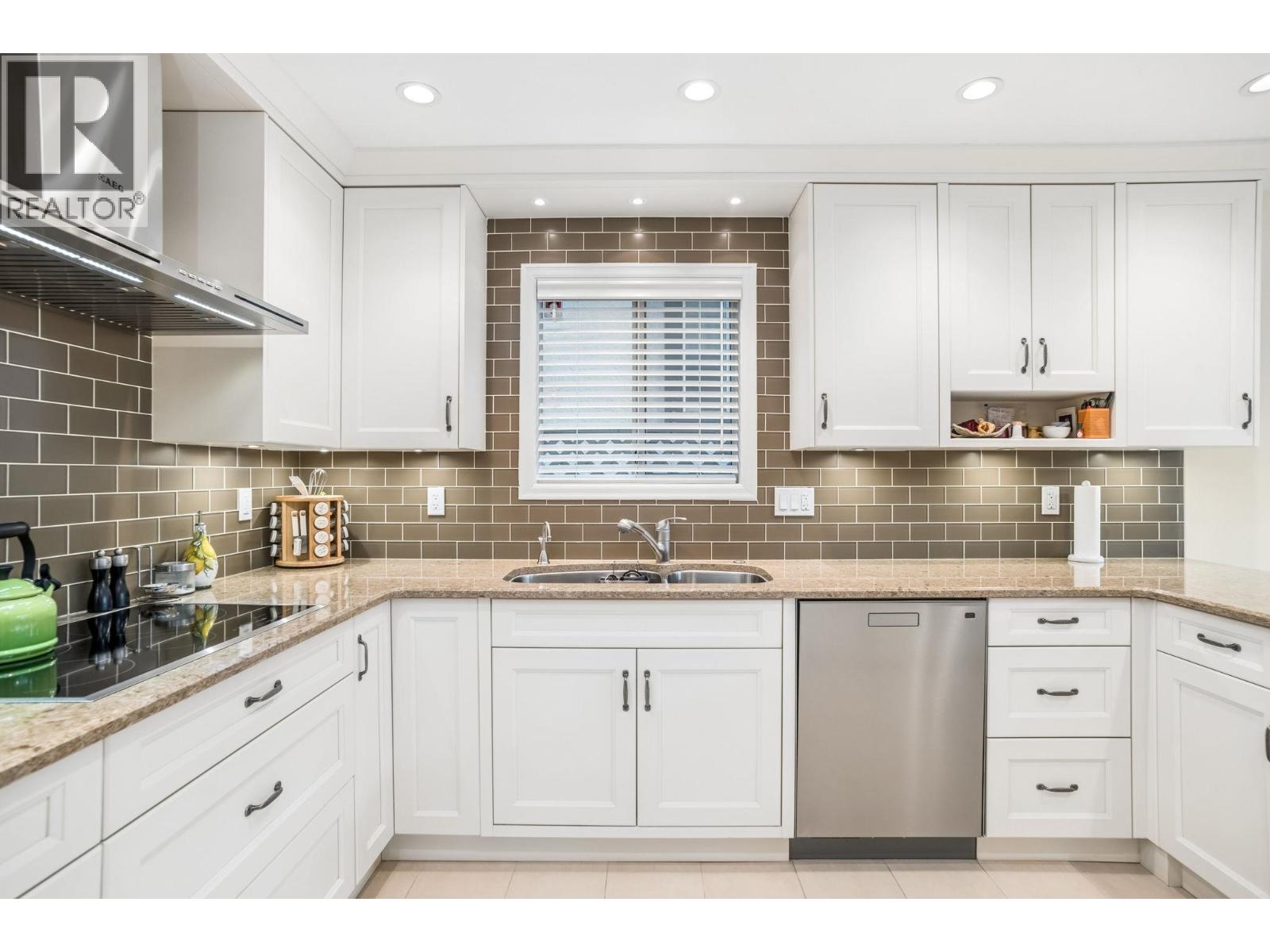 4 Bed, 4 Bath House for Sale in Vancouver – 2828 W 23RD AVENUE, Vancouver - Image 8