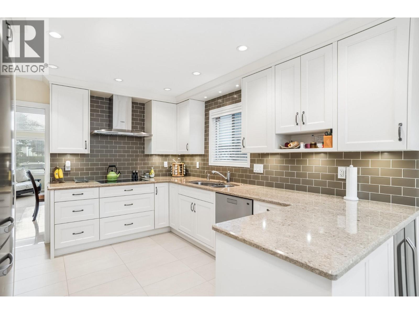 4 Bed, 4 Bath House for Sale in Vancouver – 2828 W 23RD AVENUE, Vancouver - Image 9