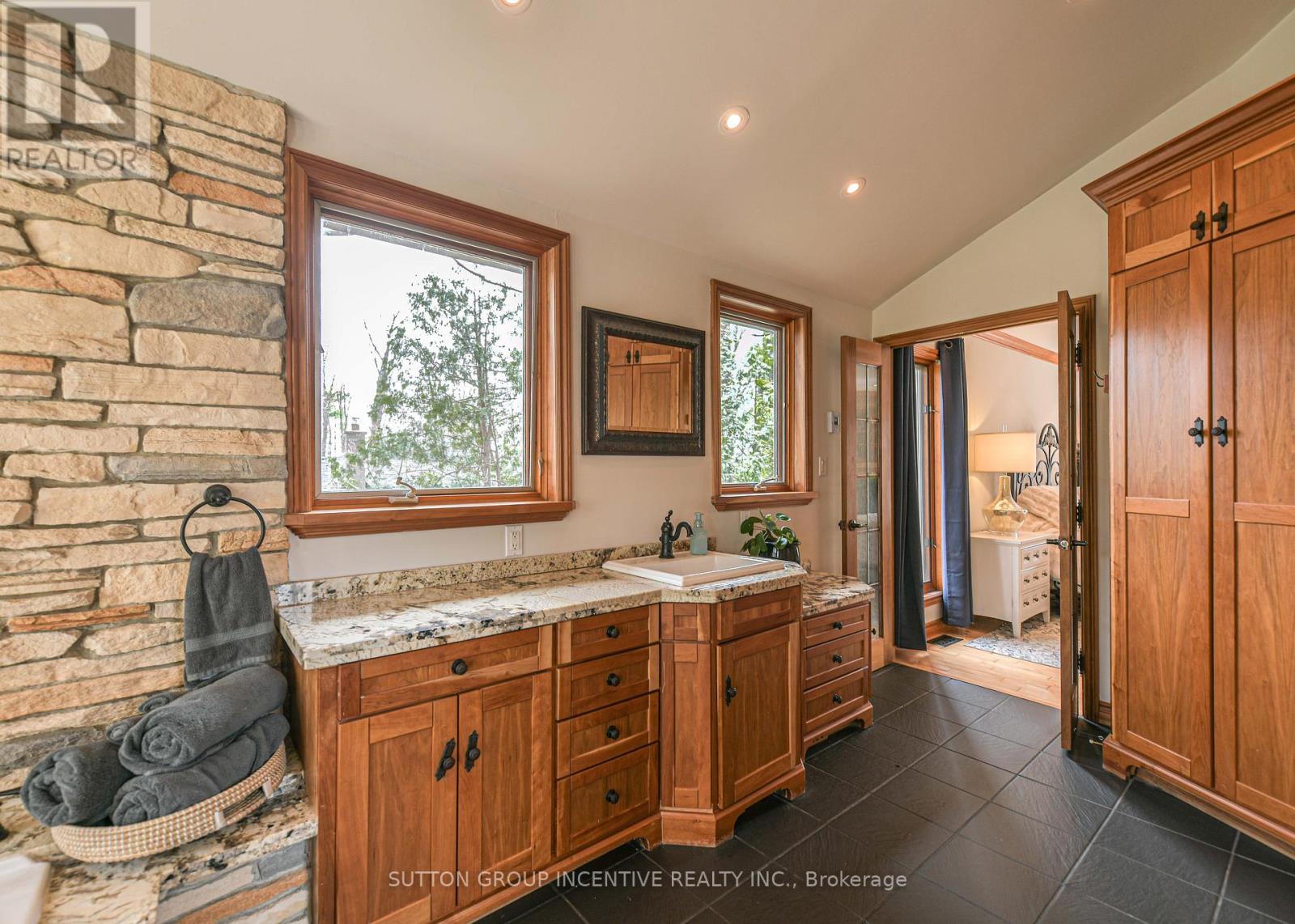 1363 ST. VINCENT STREET - 48