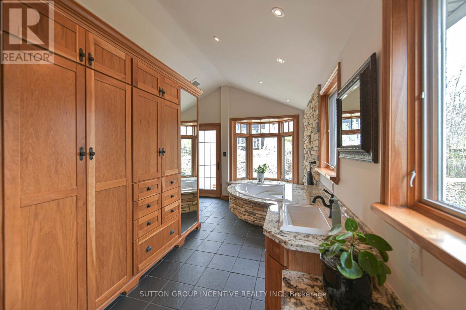 1363 ST. VINCENT STREET - 46