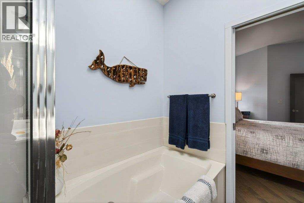 #18 1581 20 Street NE - 55