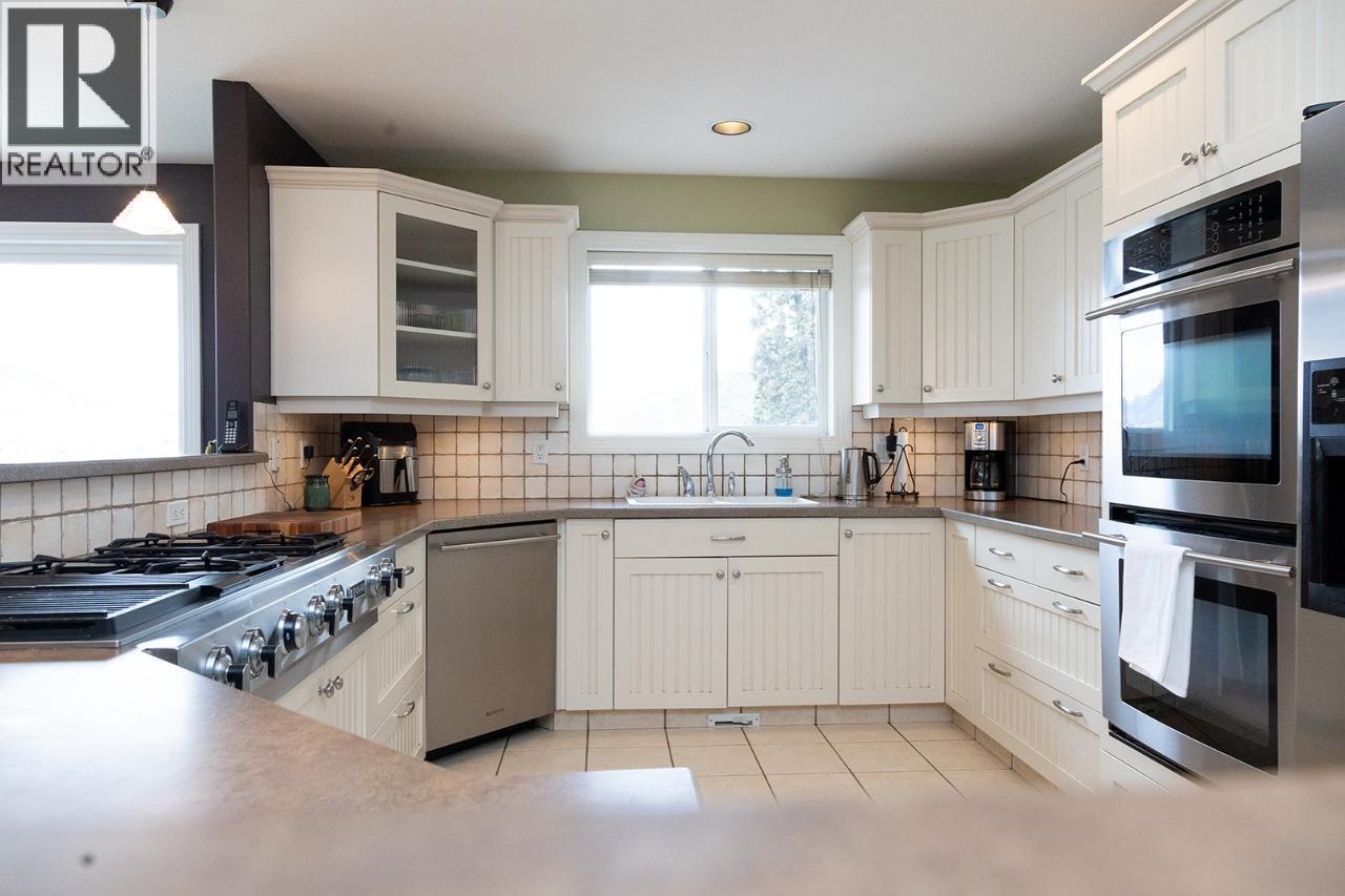 1491 Pine Crescent - 35