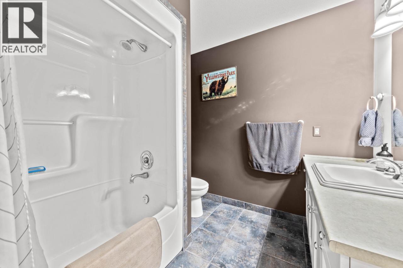 1491 Pine Crescent - 34