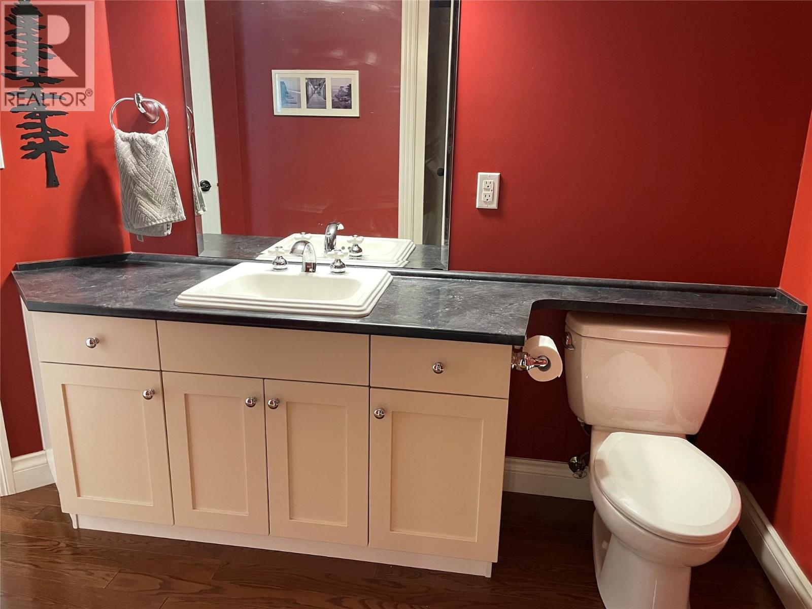 1491 Pine Crescent - 64