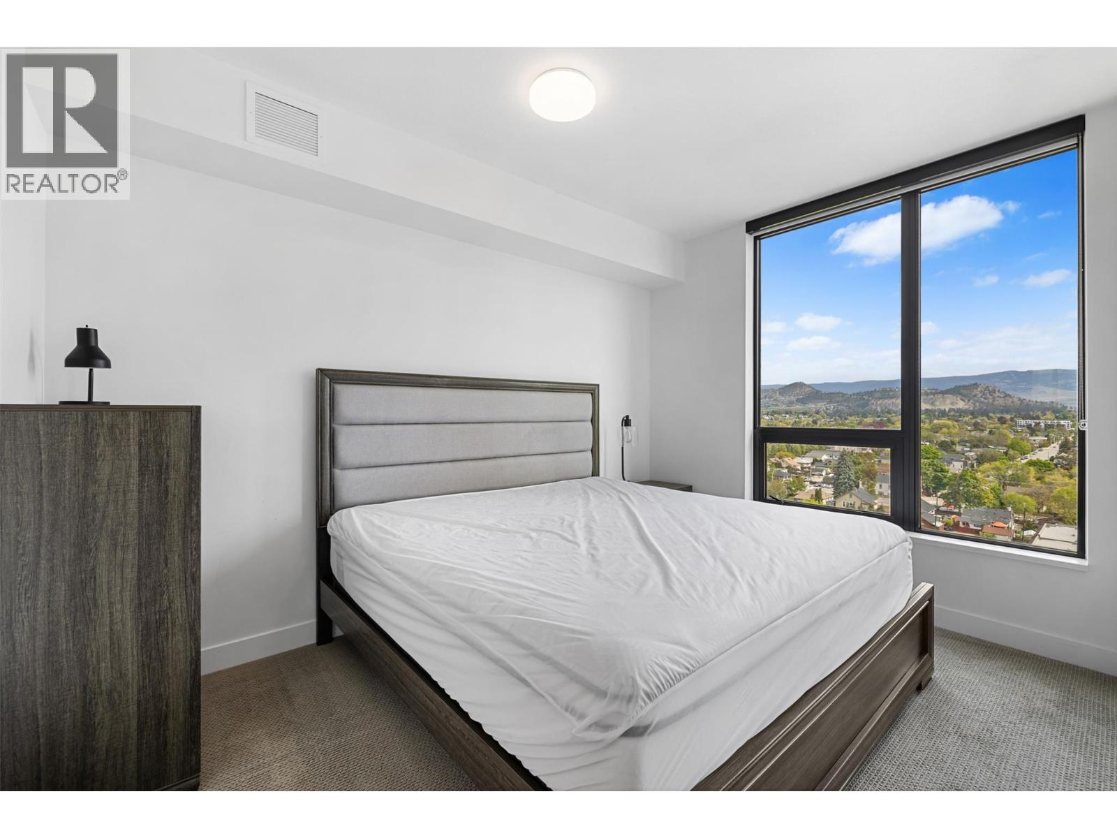 #1202 1471 St Paul Street - 16