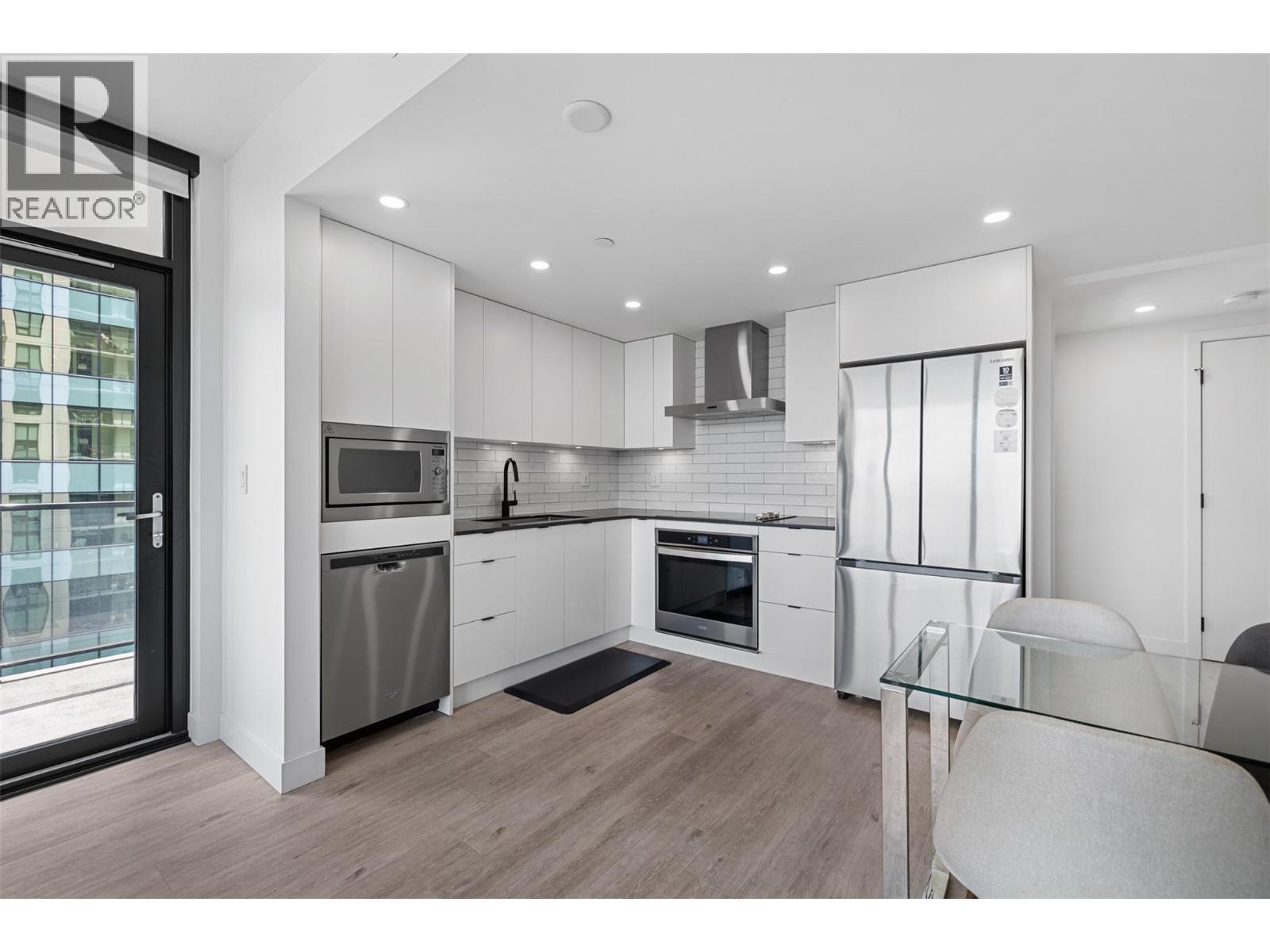 #1202 1471 St Paul Street - 4