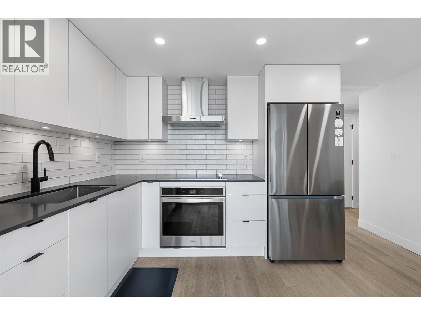 #1202 1471 St Paul Street - 5