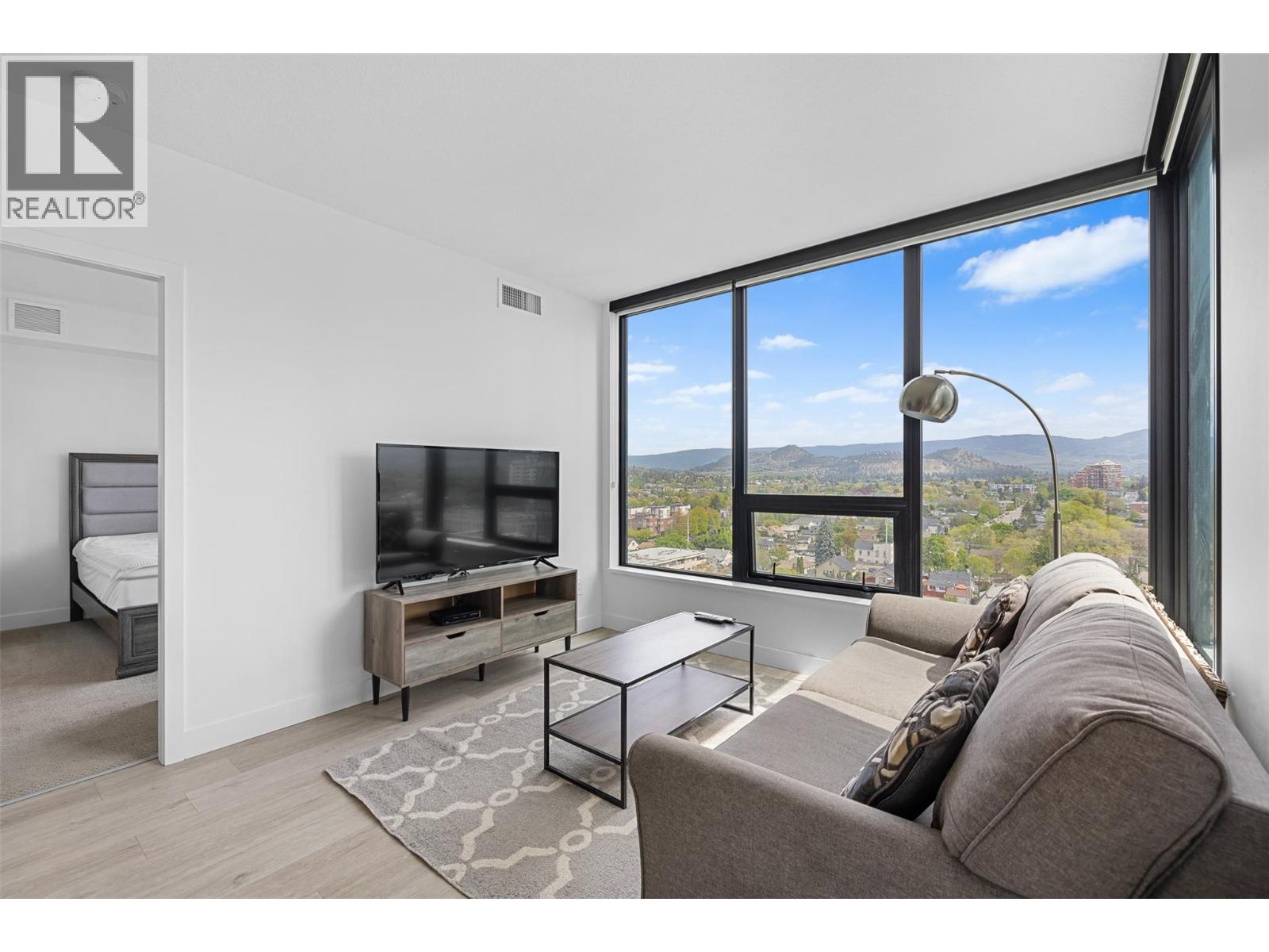 #1202 1471 St Paul Street - 8