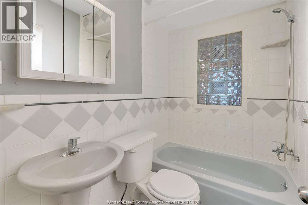 739 JOSEPHINE Unit# MAIN, Windsor, Ontario, N9B2L2 — Photo 9