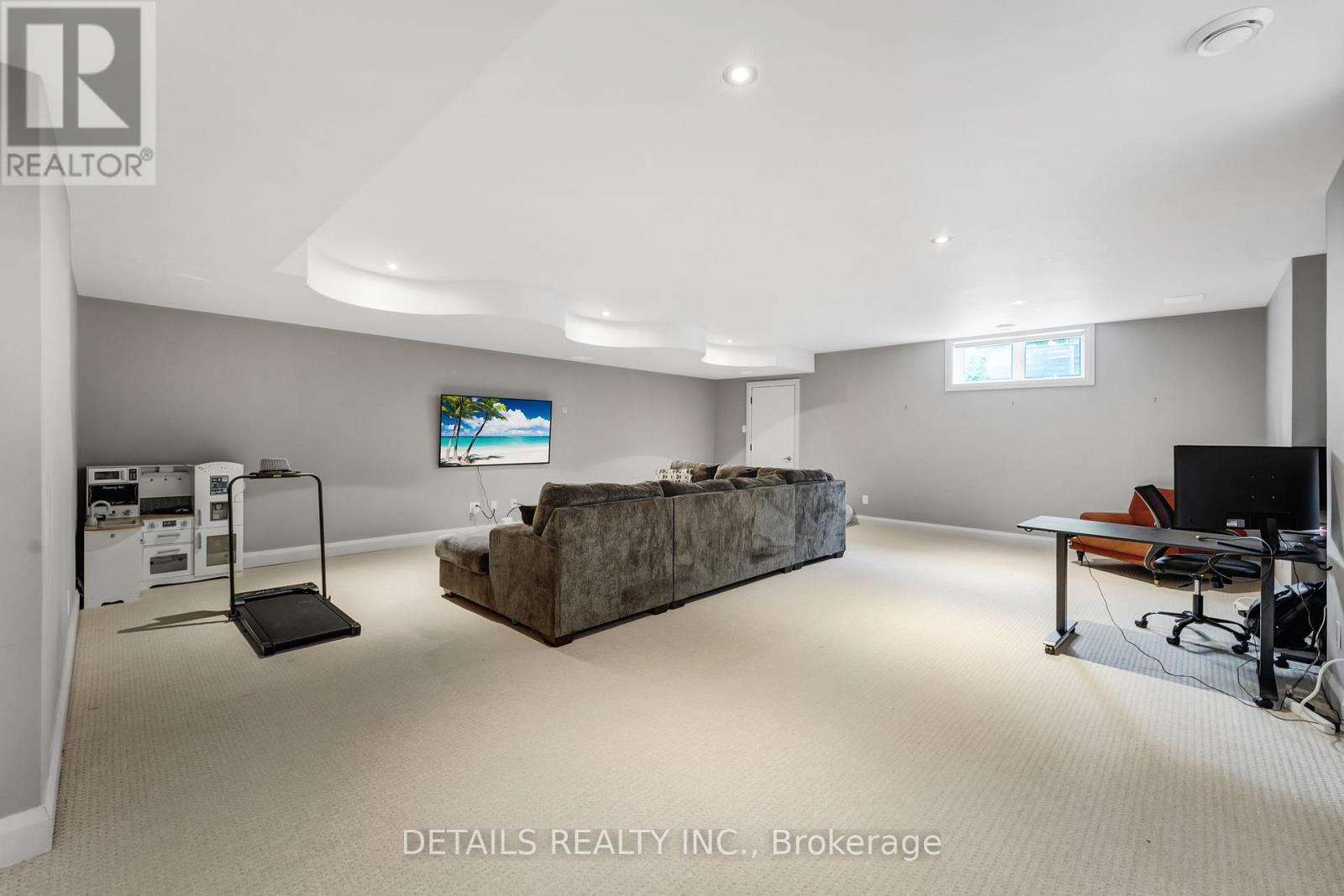 71 ELEANOR DRIVE - 37
