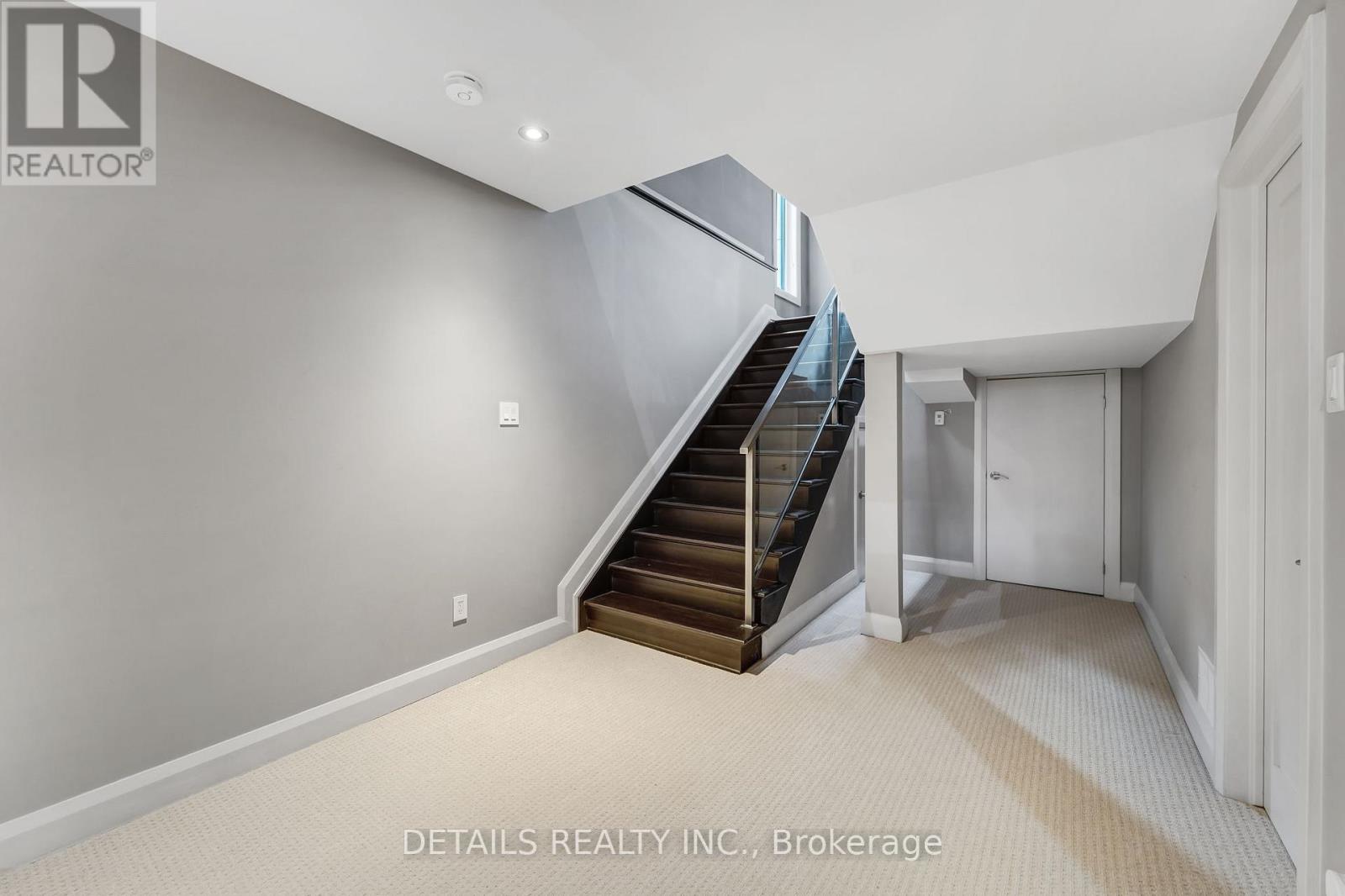 71 ELEANOR DRIVE - 38