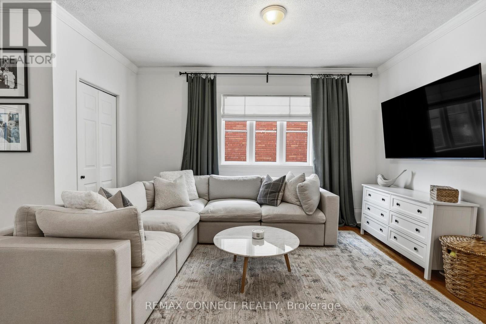 60 WOODBURY ROAD - 12