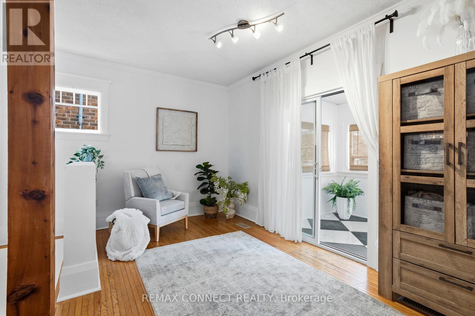 60 WOODBURY ROAD - 9