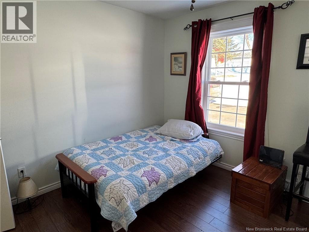 45 Waugh Road - 43