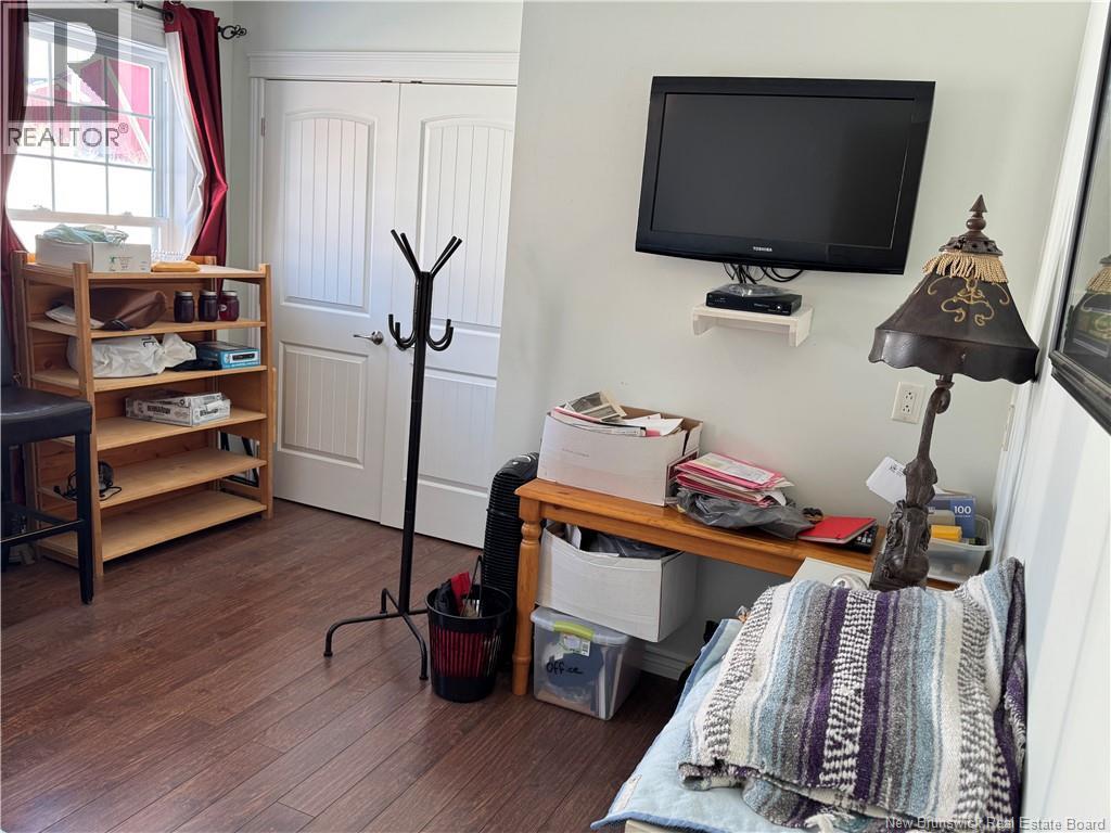 45 Waugh Road - 42