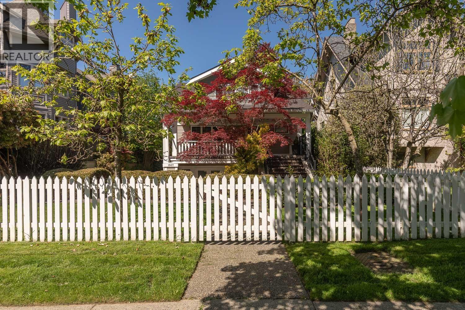 1935 W 12TH AVENUE