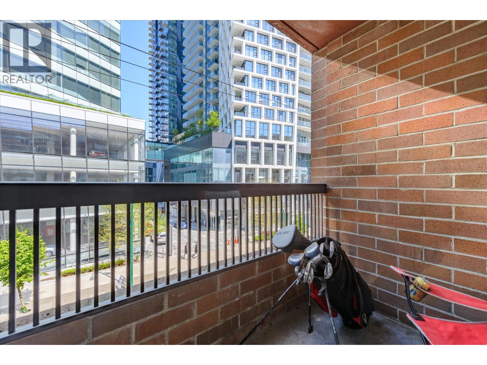 407 950 DRAKE STREET — photo 2