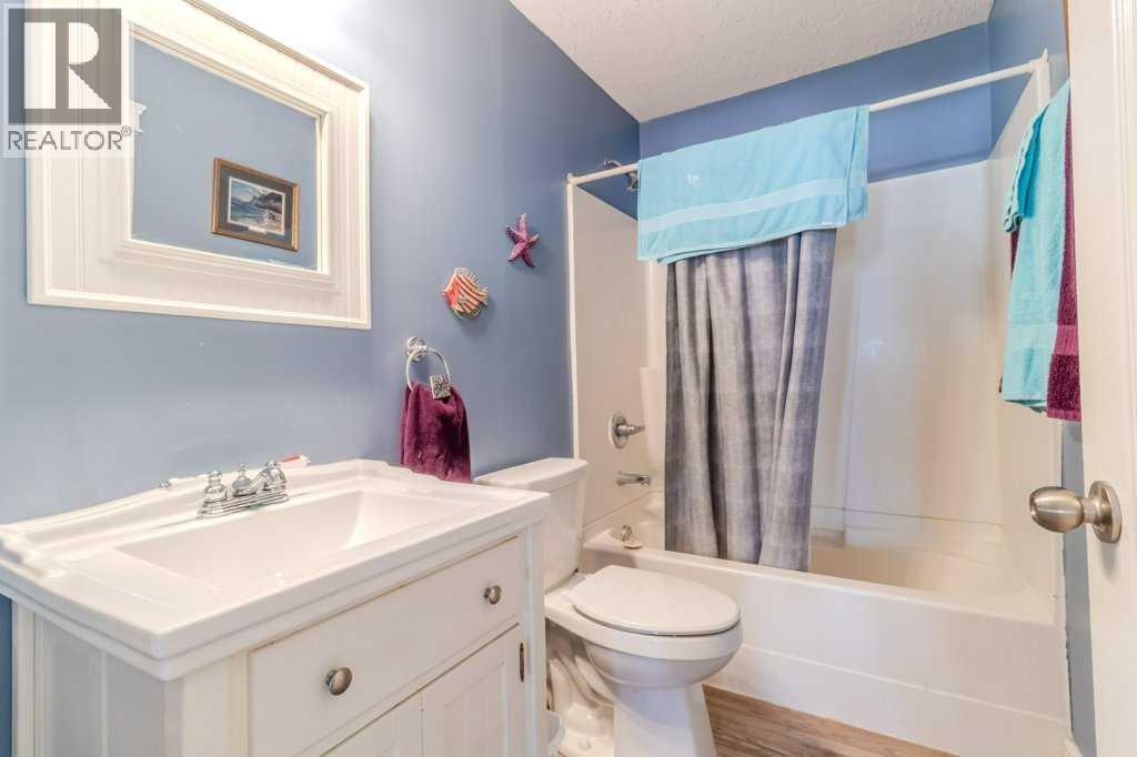 78 Lakeway Boulevard, Sylvan Lake