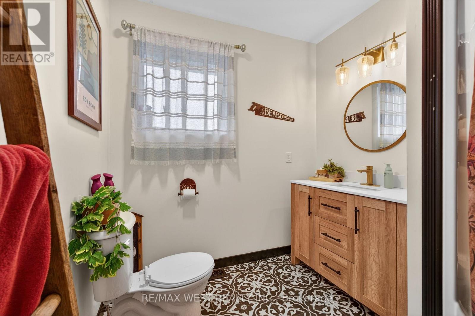 5571 PERTH ROAD CRESCENT - 12